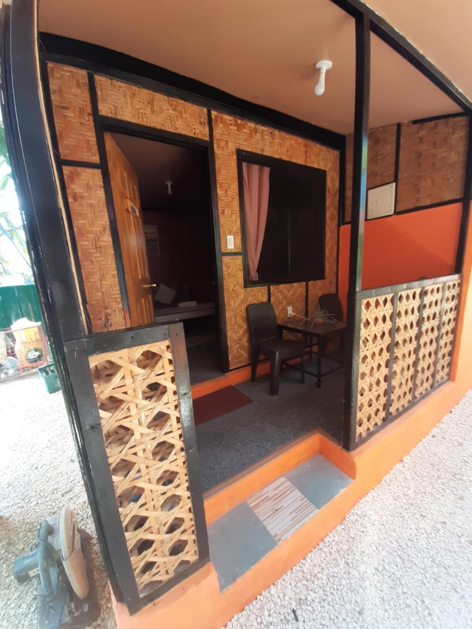 Adrianas Place Panglao Hostel Ngoại thất bức ảnh