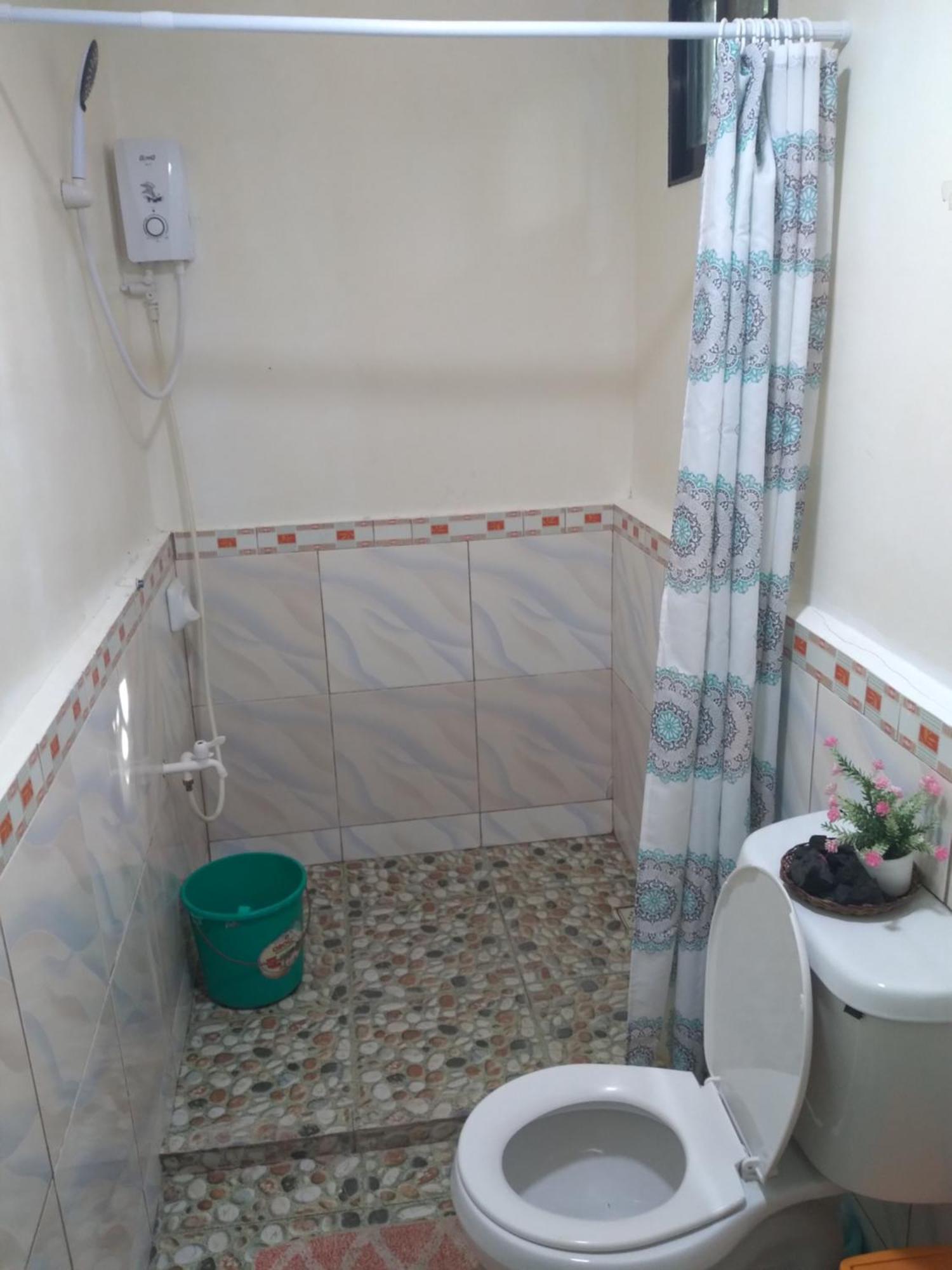 Adrianas Place Panglao Hostel Ngoại thất bức ảnh