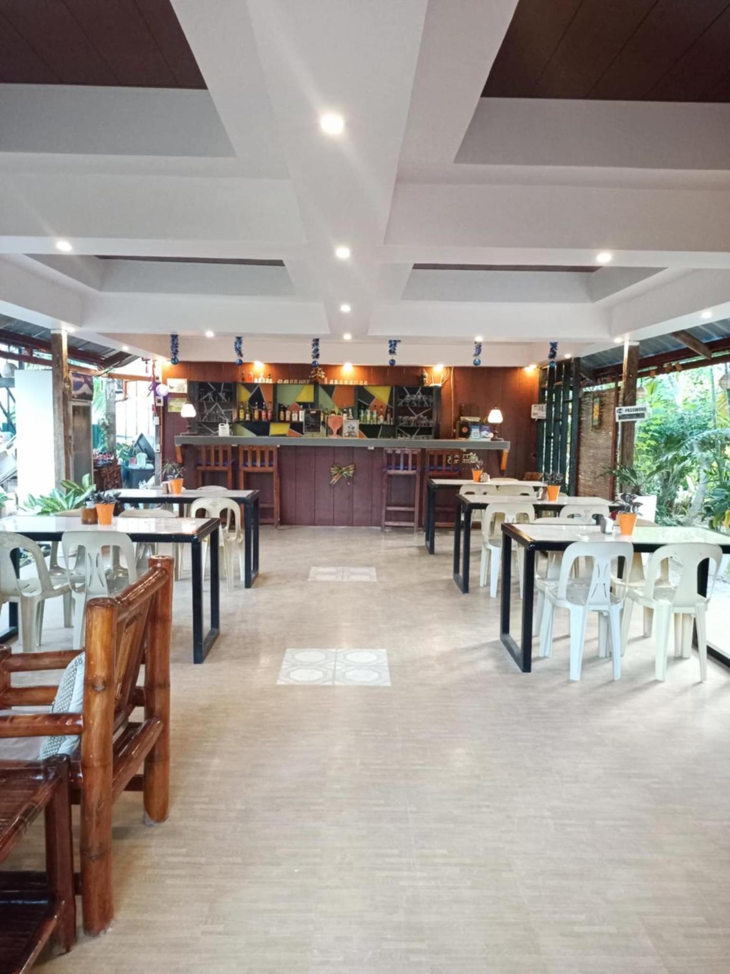 Adrianas Place Panglao Hostel Ngoại thất bức ảnh